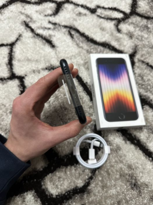 iPhone SE3 NOU desigilat doar activat 100%baterie