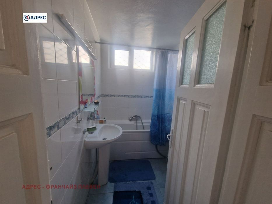 Продава се Многостаен апартамент в Плевен, Идеален център - 210 кв.м за 1191 €/кв.м - Снимка #10