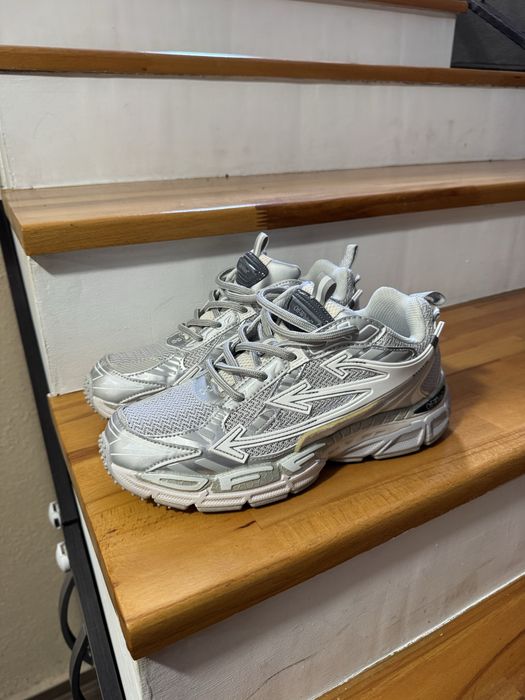 Off White Be Right Back