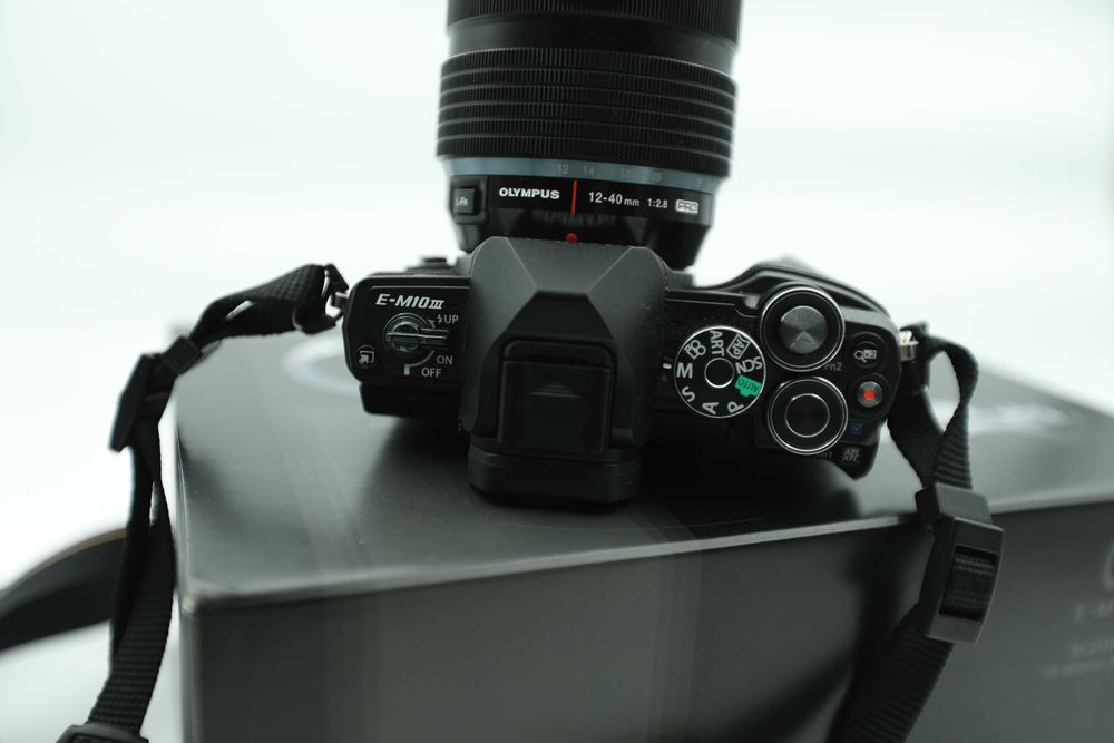 Olympus OM-D E-M10 Mark III с Olympus M.Zuiko ED 12-40mm f/2.8 PRO