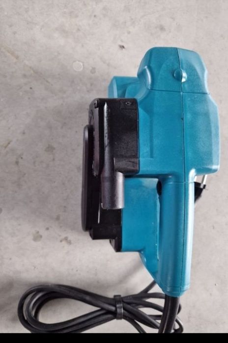 Makita 9910 EAC Slefuitor  cu banda