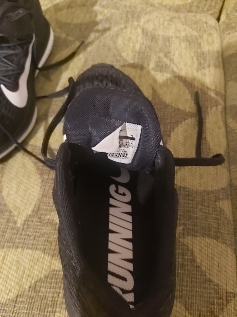 Дамски маратонки Asics, Nike e Mezuno