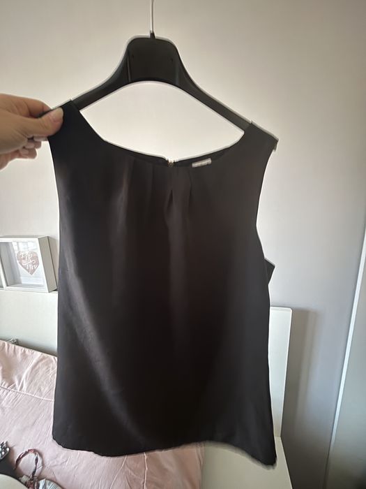 Тъмно сив топ с интересен гръб