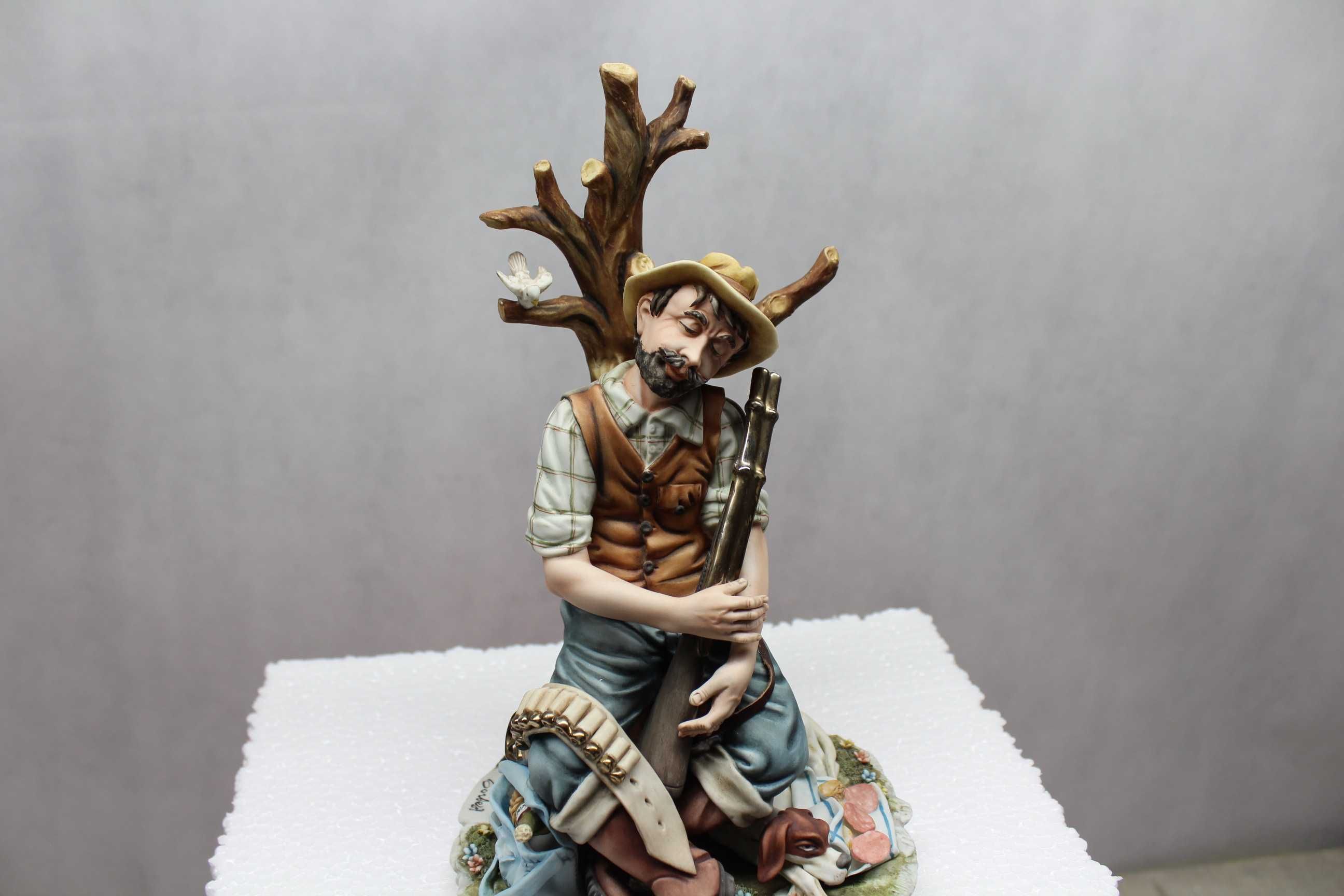 Статуэтка из фарфора Уставший Охотник Capodimonte Италия