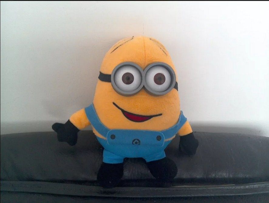 Minionul zâmbăreţ - jucărie de pluş - 21 cm