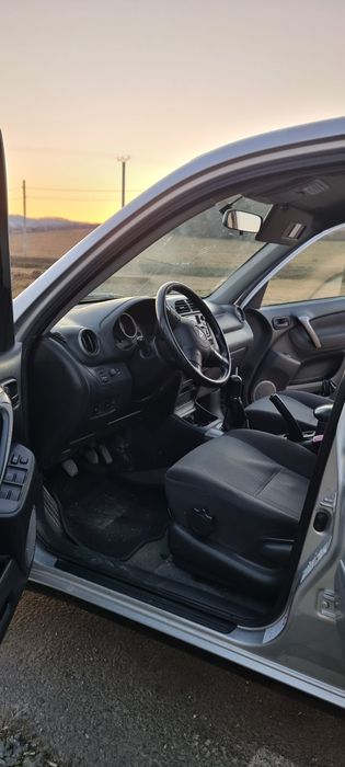 Vând Toyota Rav4
