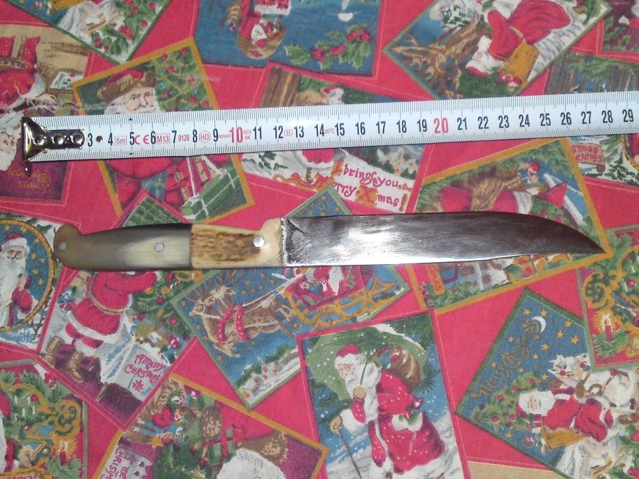 Продавам ловен нож с дрьжка хем от еленски рог хем от биволски