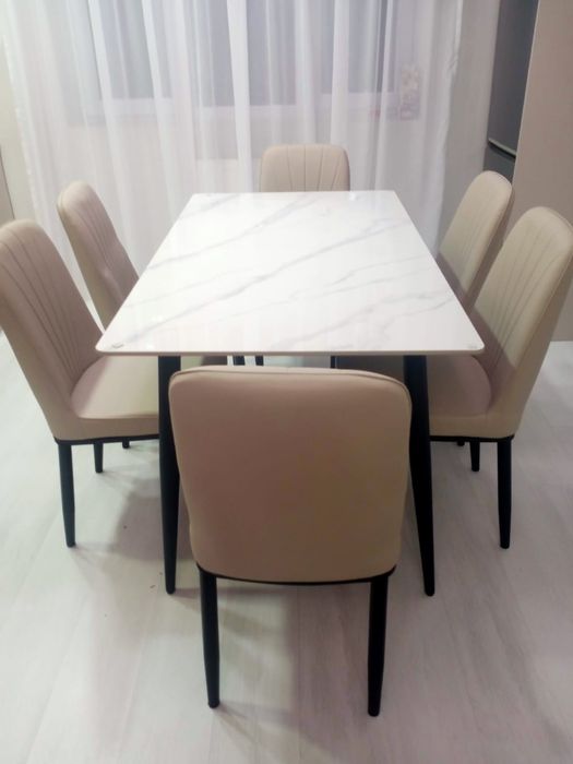 Продам стол со стульями новые