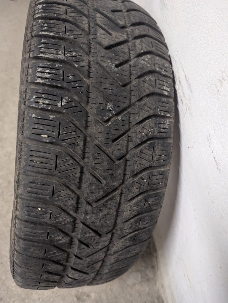 2 бр зимни гуми Pirelli в добро състояние - 205/55-R16 - DOT: 2311