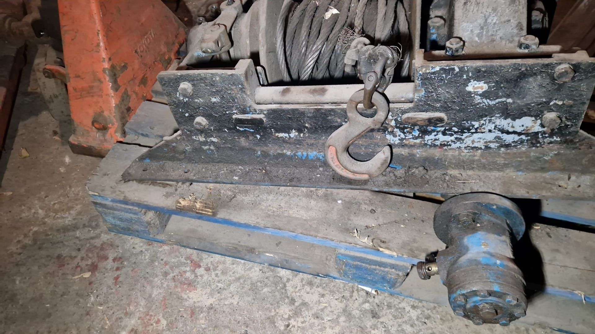 troliu de  forta tractor forestir sau platforma camioane