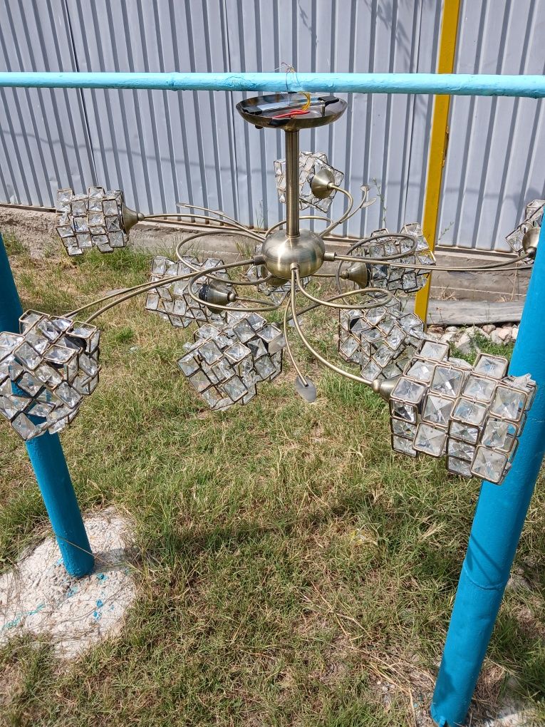 Продам люстру для зала.