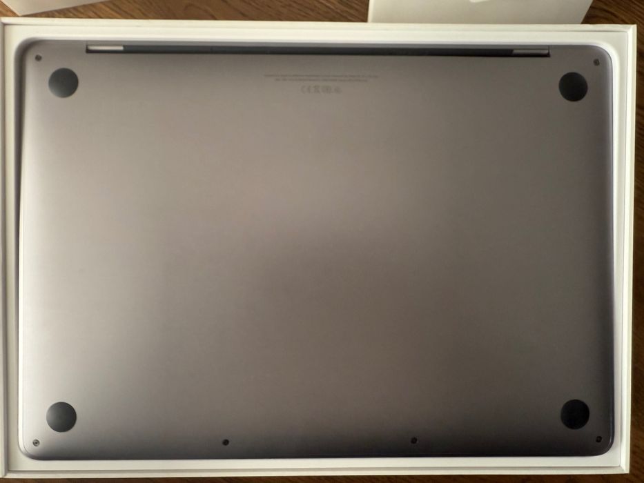 Macbook pro 2019 tochbar 13 inch Fullbox