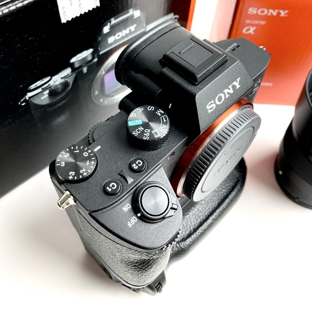SONY A7III с грип, обектив 50мм и гаранция