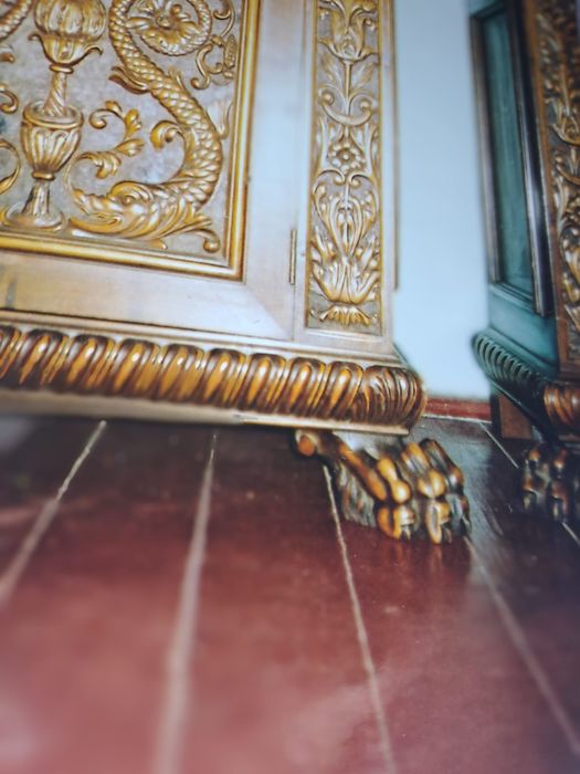 Mobila din lemn de nuc