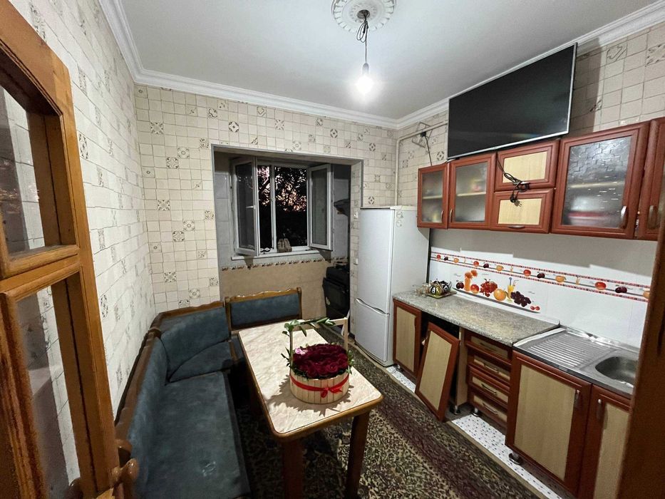 Срочно продается квартира 2/2/9 Юнусабад 11,  вдоль дороги
