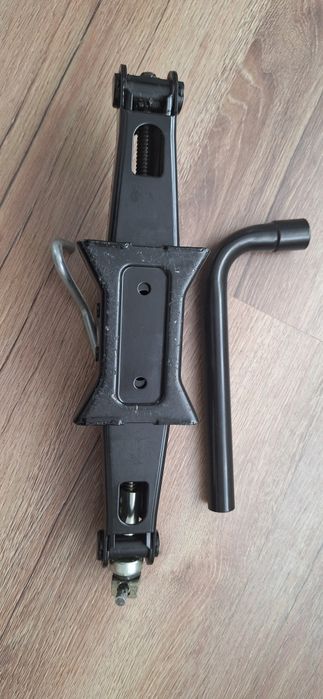 Cric și cheie roti Megane 3,4,  , Pasat B6