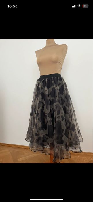 Fusta organza ampla, negru si gri