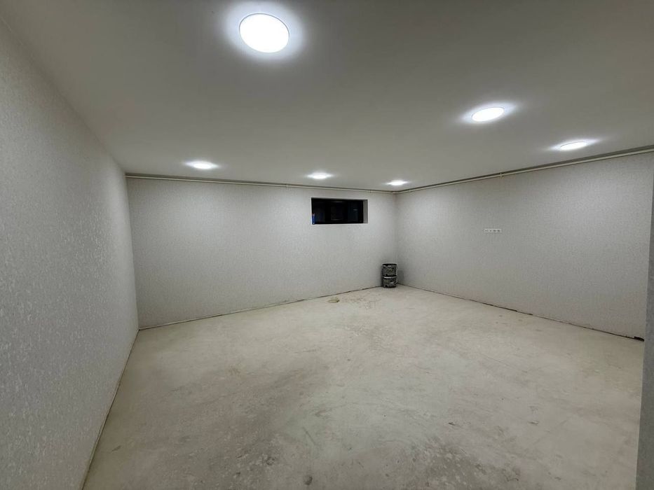 СРОЧНО!!! Продается Охунбобоев Макро 2 сотих 7 та хона Целий подвал