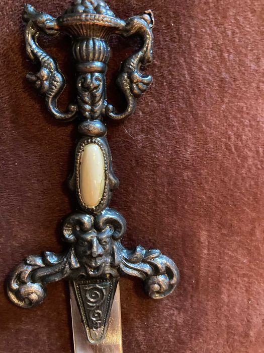 Изключително красив старинен нож за писма