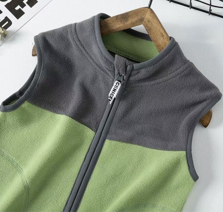 Жилетки детские  110см 130 см