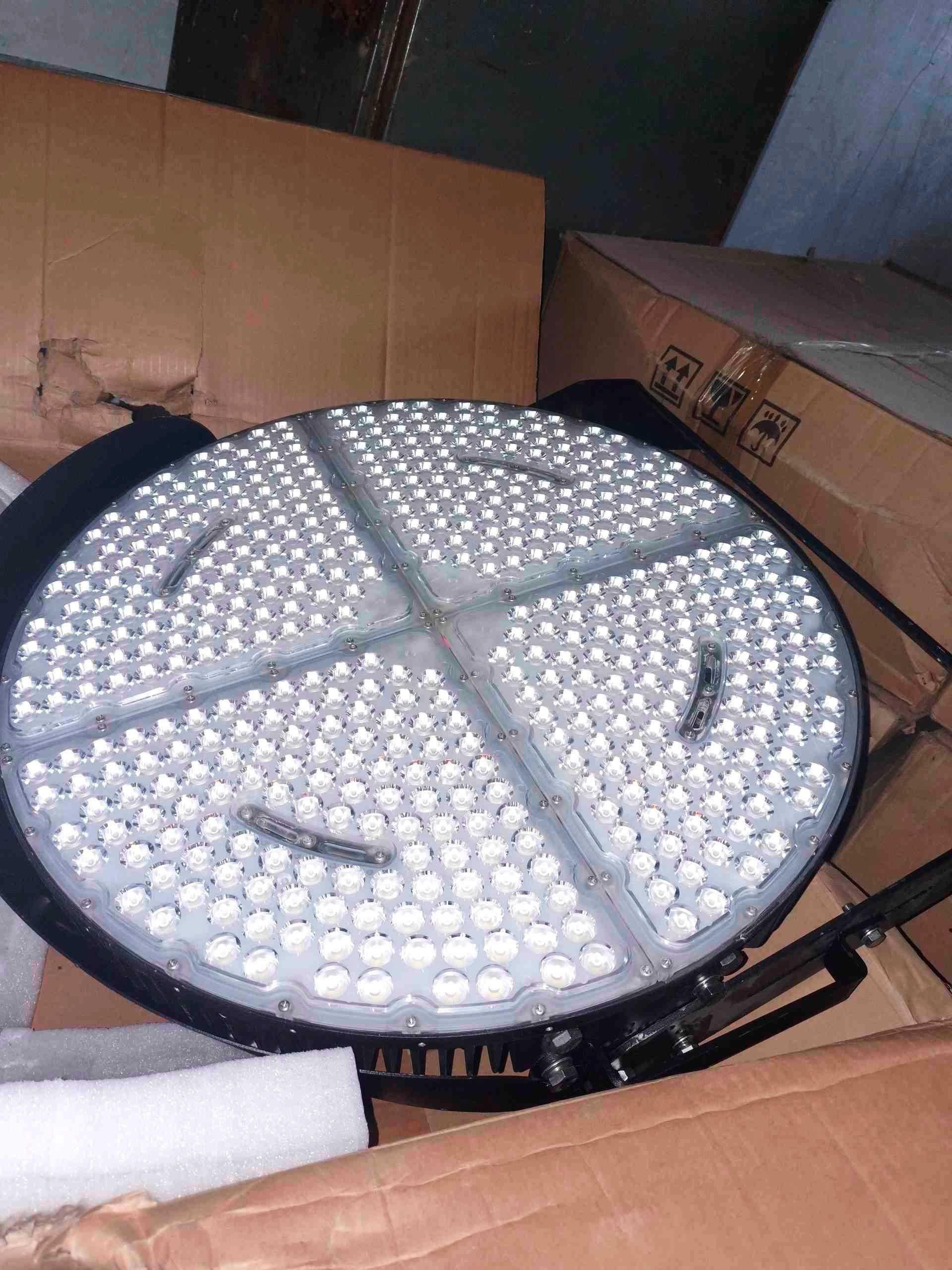 Светодиодный прожектор типа модели STOR 1200W  tejamkor LED projektor