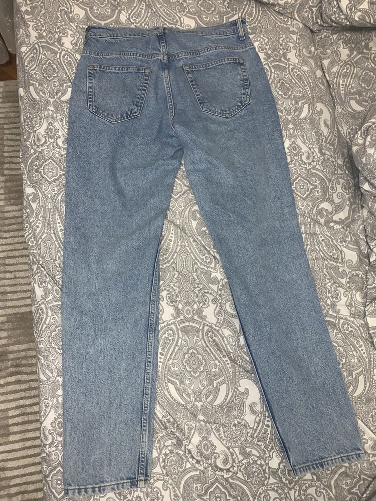 Blugi Zara tip Levis