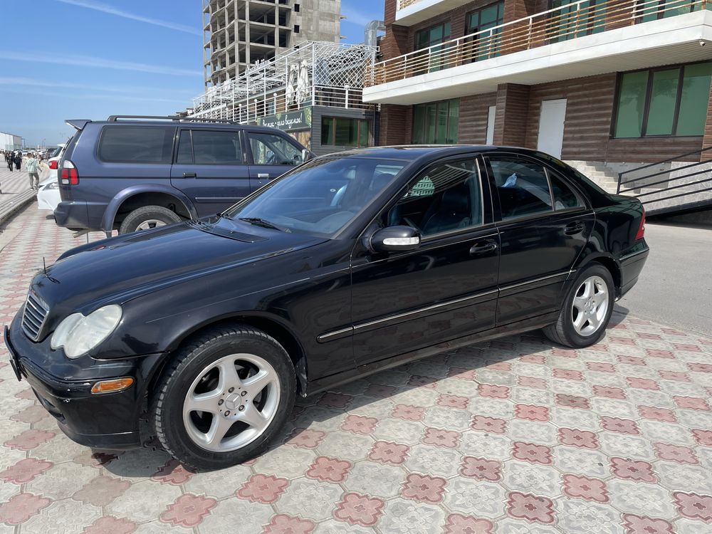 Продается автомобиль w203