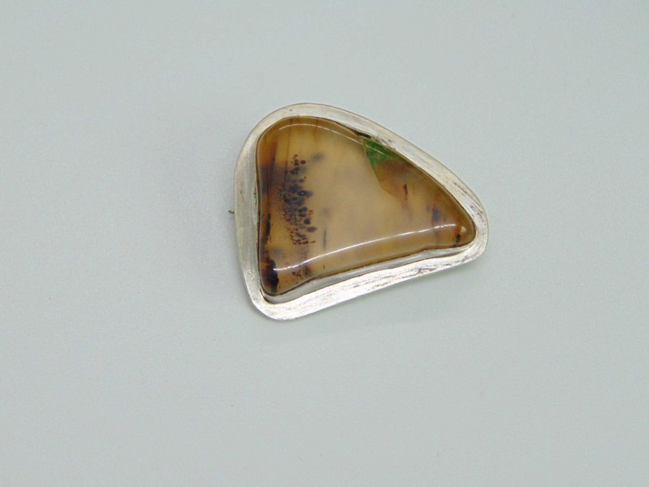 Brosa din argint lucrata manual cu agat dendritic