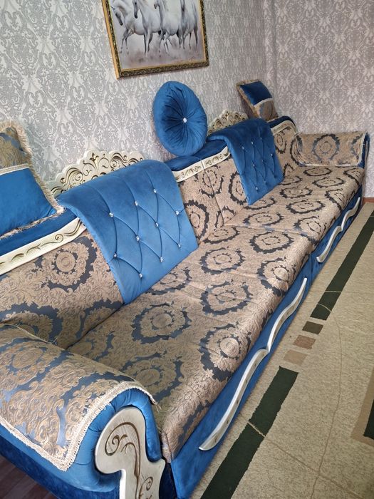 Продается диван гостинный