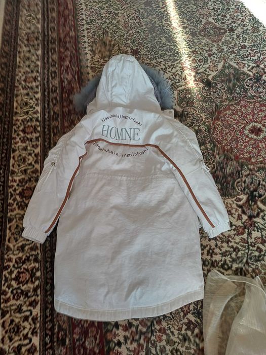 Женская куртка белого цвета