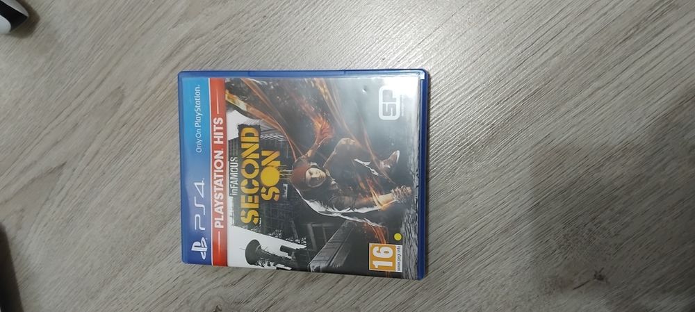 Playstation 5 Slim с 3 игри и постойка за конзолата