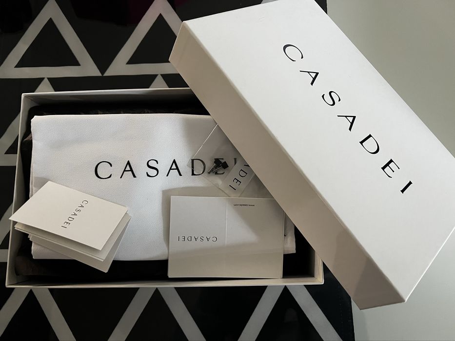 Обувки Casadei      .