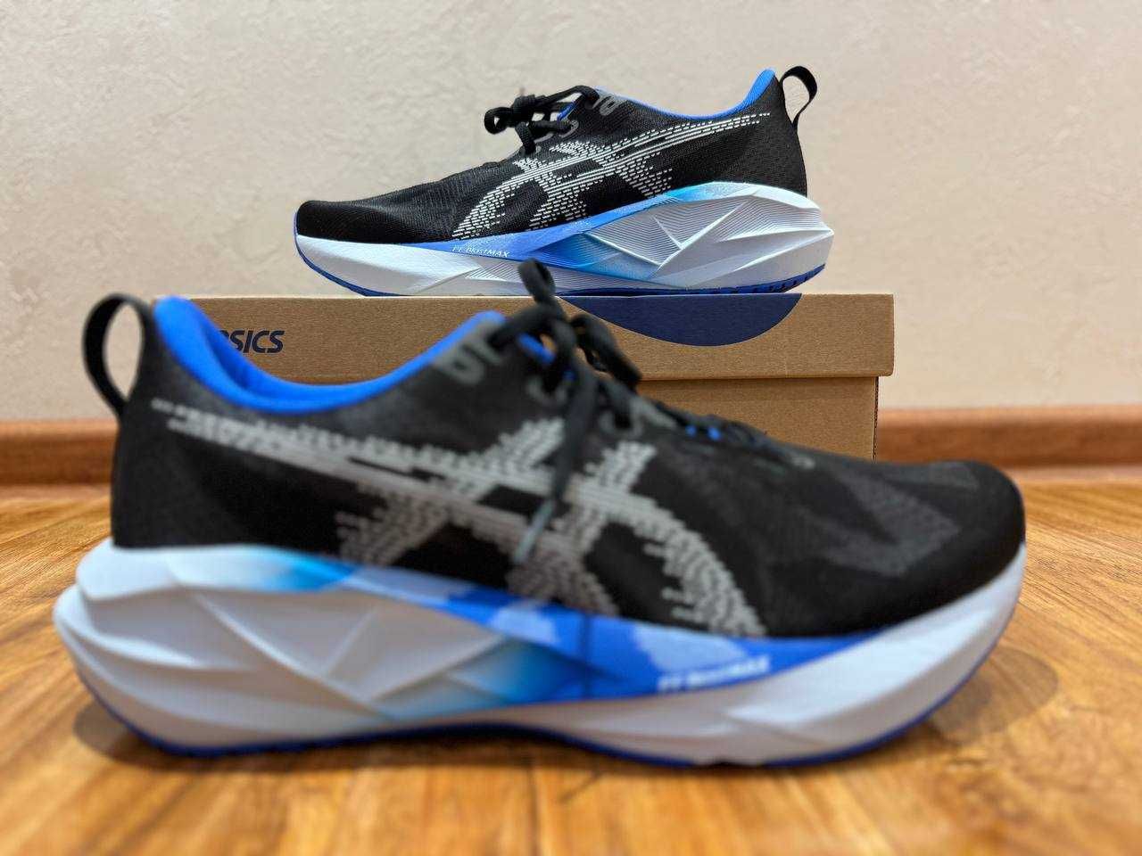 Asics Novablast 5 мужские беговые кроссовки РАЗМЕР 43,44