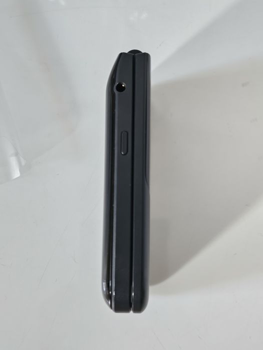 мобилен телефон Nokia 2720 Flip и слушалки Nokia Active WH-501