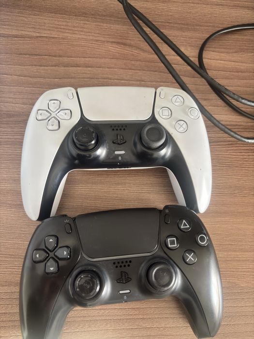 2 джойстика от PS5