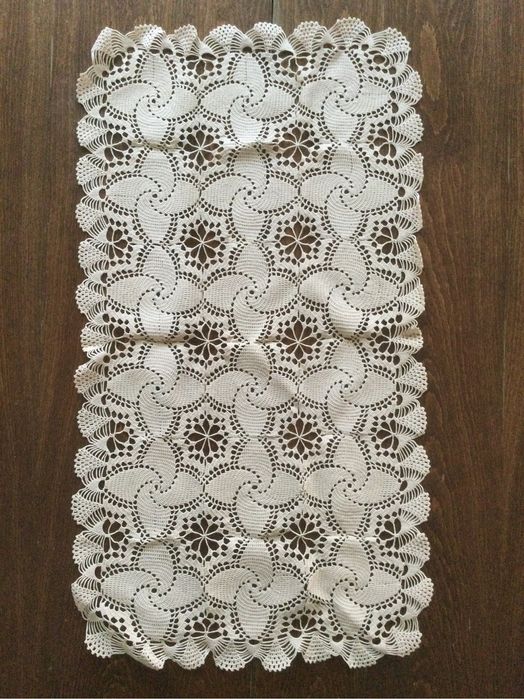 Покривка за маса плетена на една кука