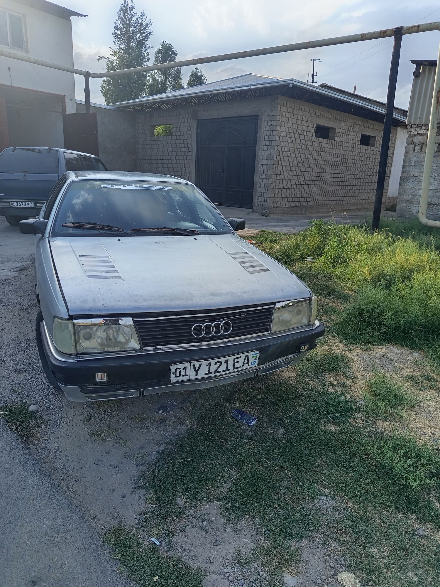Audi 200 sotiladi srochna