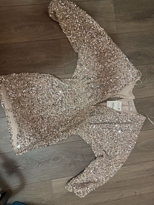 Дамска официална рокля с пайети и гол гръб