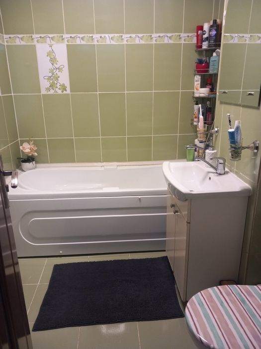 Apartament cu doua camere  zona foarte bună