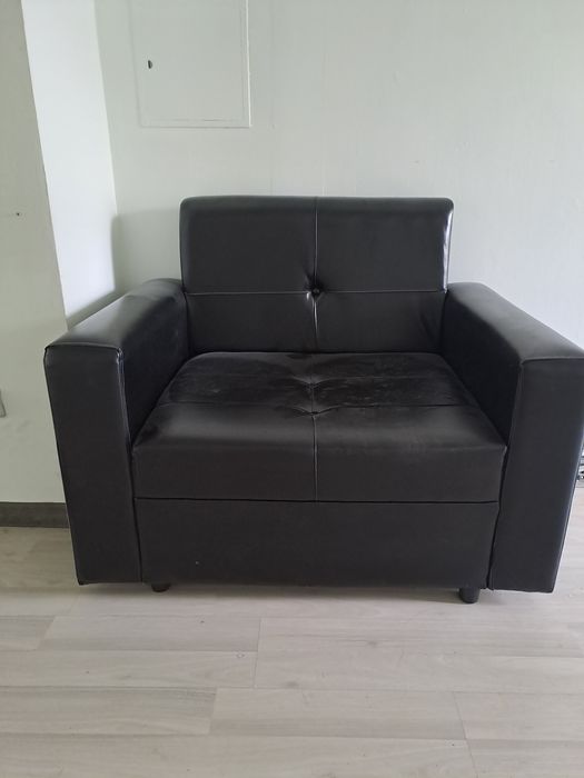 Продам  кресло.- кожзам