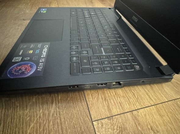 Геймърски лаптоп MSI Cyborg 15 A13V Gaming Laptop