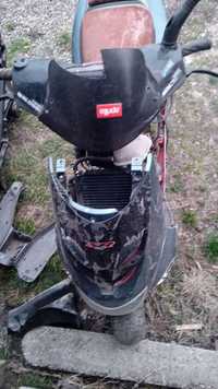 Vând piese scuter aprilia sr50