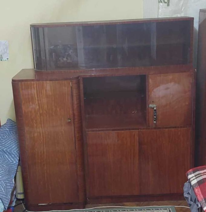 Vand dulap cu vitrina