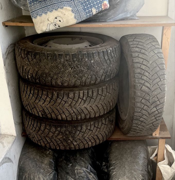 Зимняя резина шипы покрышки 195/65/15 Michelin
