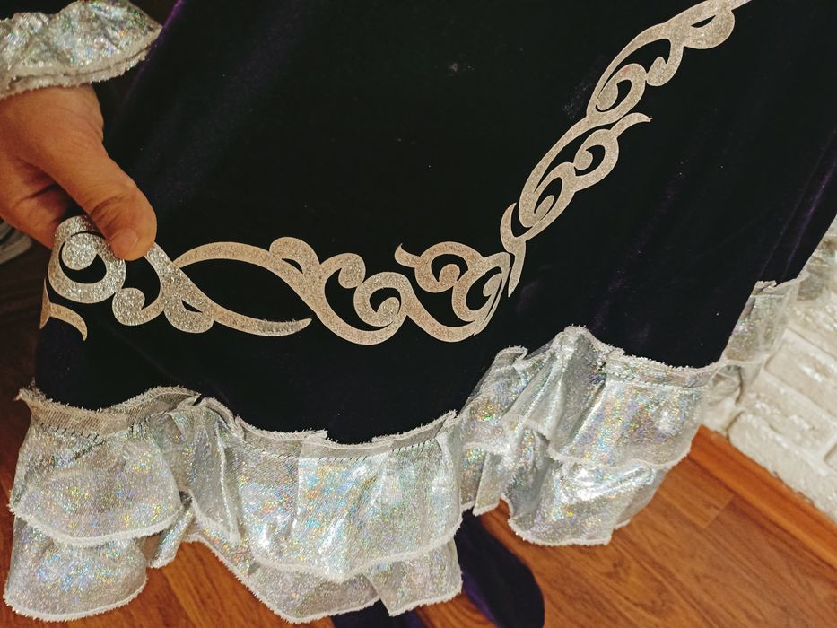 Казахское национальное платье, головной убор