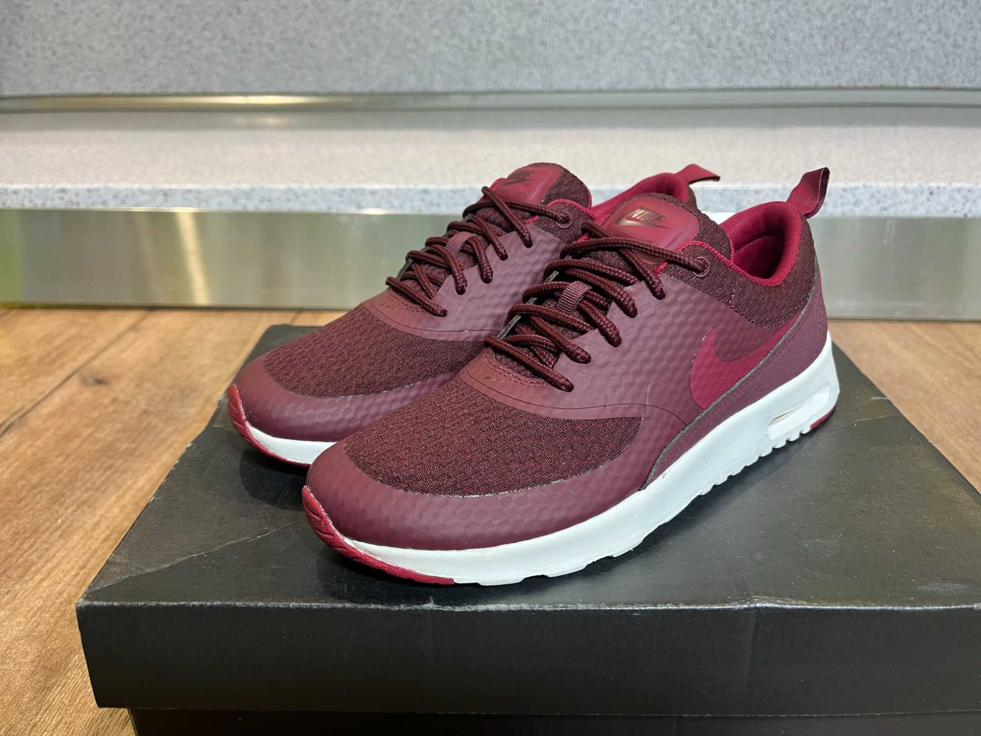 НОВО *** Оригинални Nike Air Max Thea Night Maroon/Nbl Red