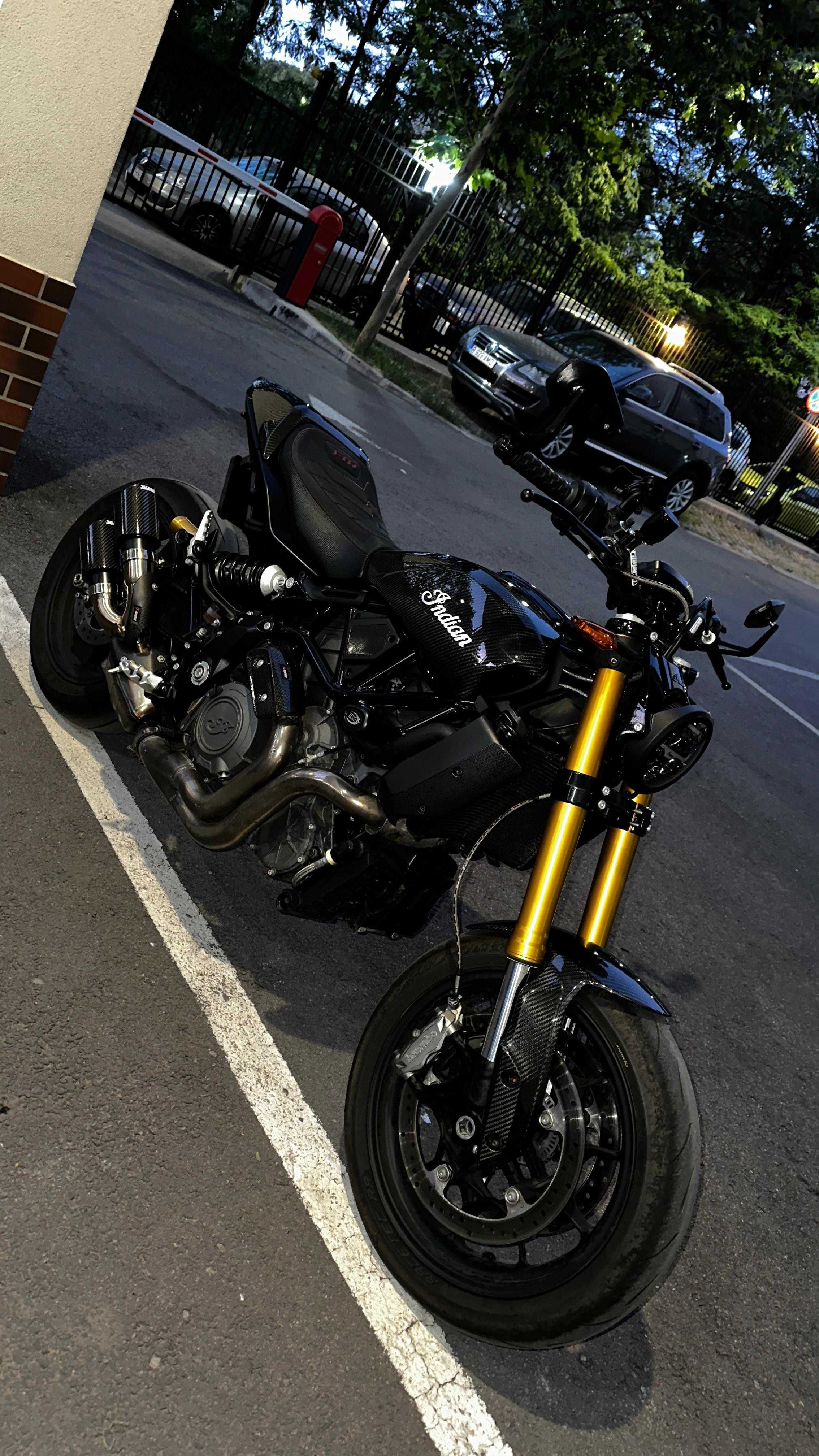 Indian FTR 1200S Carbon / grey&red