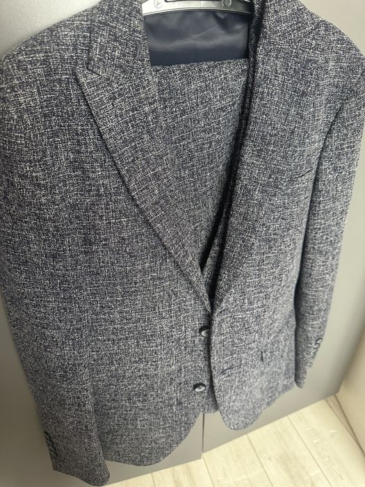 Продам костюм срочно