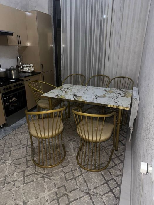 Ховли сотилади. Хаммаси шароити бор. Газ свет сув вайфай.