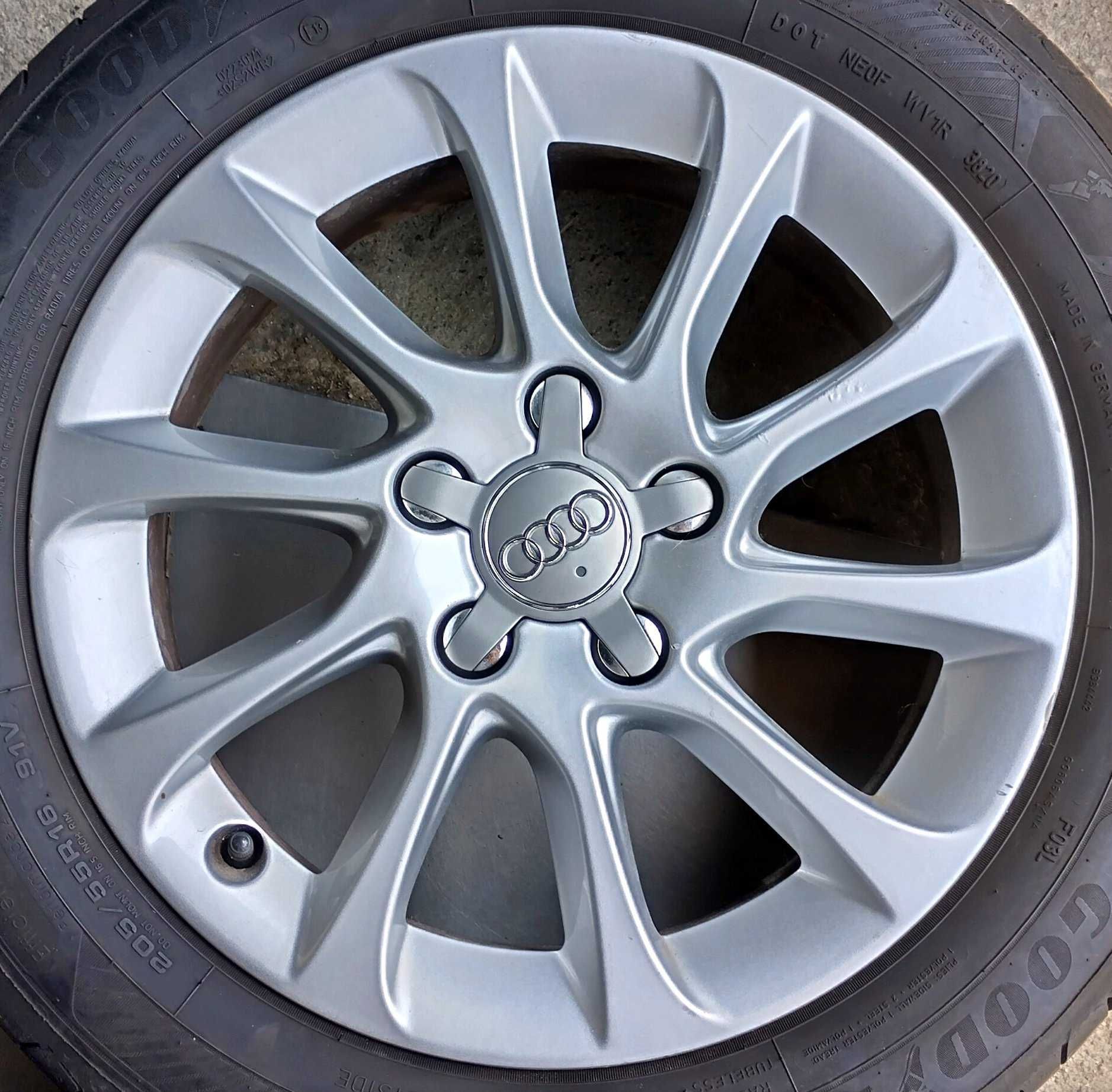 Продавам оригинални лети джанти 16" за Audi
